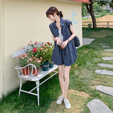 条纹衬衫短裤两件套女夏季2025超火独特绝美韩系休闲高级感一整套，女装套装/套裙，维壹