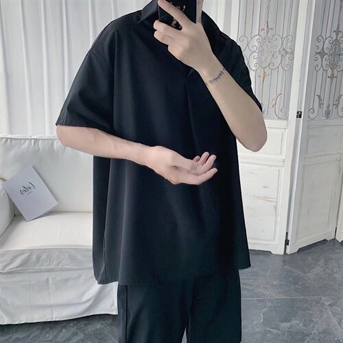 黑色