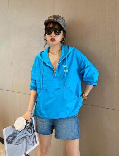 【现货】夏季新款糖果色印花连帽抽绳设计潮款防晒卫衣，女装卫衣/绒衫，微迪菲