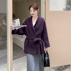 新款西梅子长腰带羊毛呢外套2C220L524P285K389，女装毛呢外套，2C220
