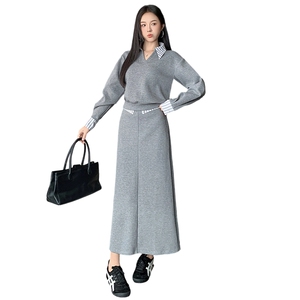 女秋季新款时尚高级感休闲条纹上衣半身裙御姐上班通勤穿搭两件套图片