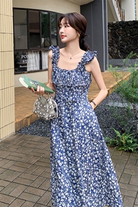 蓝色碎花无袖吊带连衣裙女夏2025新款流行绝美超火度假风少女感图片
