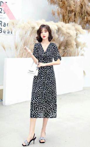 夏季新款韩版雪纺连衣裙，女装连衣裙，时尚靓女孩