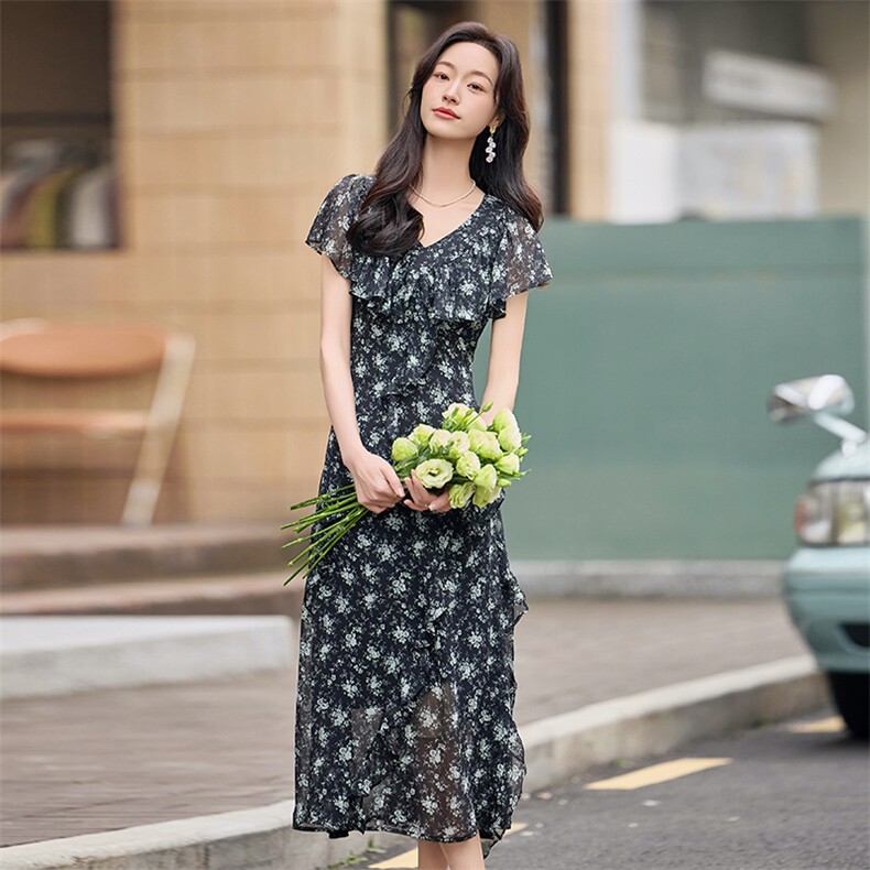 夏季新款法式碎花荷叶边洋气连衣裙时尚V领设计中长款A字群,女装连衣裙,初闻兮