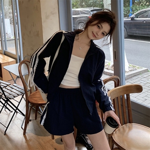 miu系蕾丝拼接三道杠运动套装女2025春季新款韩系学院风ootd穿搭图片