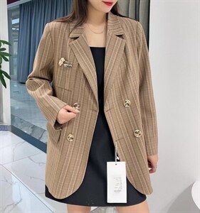 竖条纹西服图片