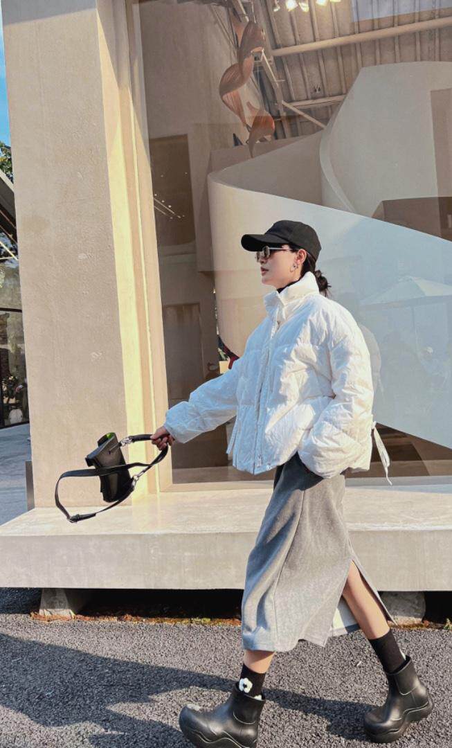 2021短款羽绒服、欧韩时尚、百搭、超新面料、钮扣设计，女装羽绒服，碧沁伊人