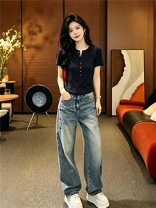 韩系高级感时尚减龄穿搭女夏新款纯色纽扣半开领上衣牛仔裤两件套图片