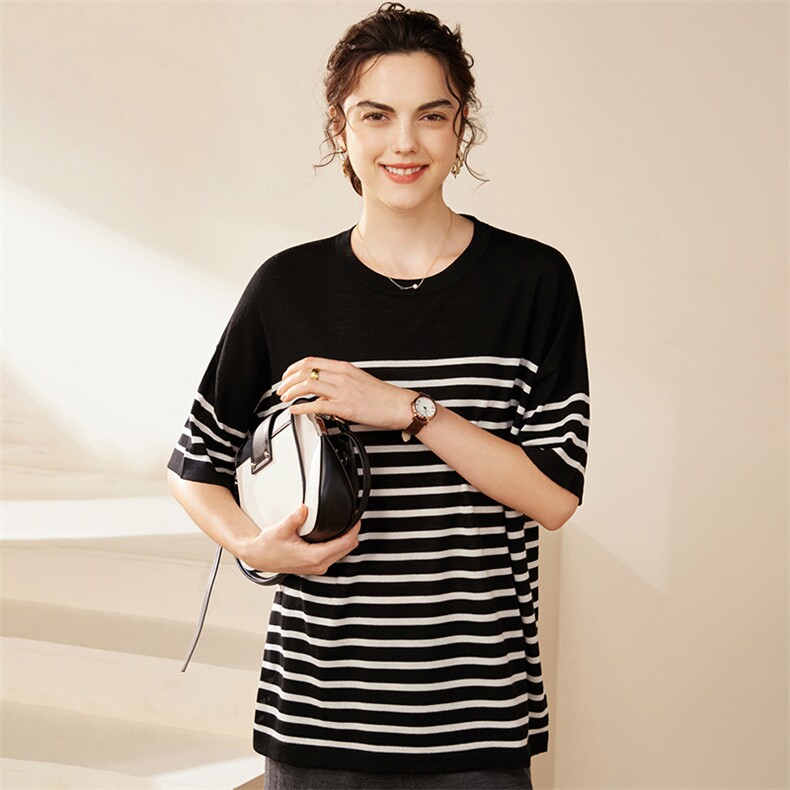 夏季新款简约舒适百搭羊毛条纹圆领短袖，女装T恤，品秋羊绒