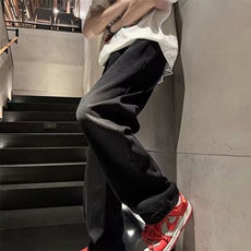黑色