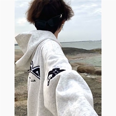 灰色