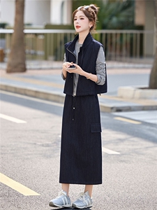 牛仔马甲半身裙套装女2026新款早春一整套穿搭条纹上衣裙子三件套图片