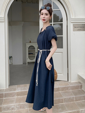 藏青色设计感系带收腰连衣裙女2025夏季新款气质超好看显瘦a字裙，女装连衣裙，沁沁公主