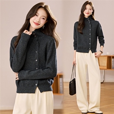 慵懒风高领纽扣针织开衫女灰色薄毛衣外套设计感上衣秋冬2025新款，女装羊毛衫，艾米