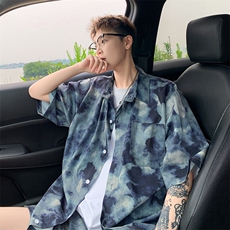 灰绿色