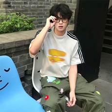 抖音得物品质二开240克宽松纯棉美式潮牌印花三条杠中性风短袖T恤，男装T恤，电商A486-1
