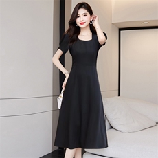 雪纺碎花连衣裙女夏季2023新款高级感收腰显瘦气质名媛女神范裙子，女装连衣裙，时尚俏佳人