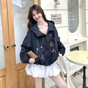 藏青色刺绣连帽短外套女春秋2025新款流行爆款小个子百搭夹克上衣图片