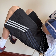 黑色