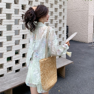 浅绿色提花防晒衫套装女小个子2025夏新款轻薄防晒衬衣短裤两件套图片