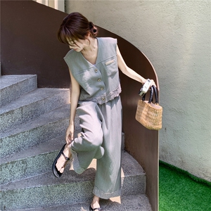 灰色蕾丝拼接无袖上衣阔腿裤套装女夏季盐系轻熟大方得体两件套图片