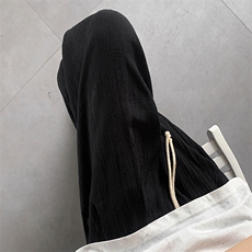 黑色