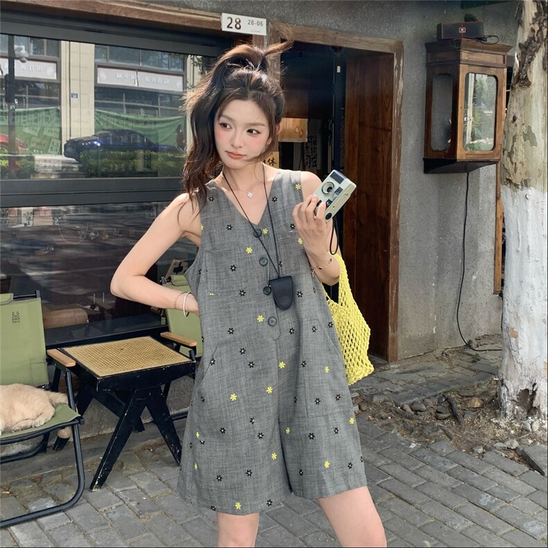 休闲法式深灰色小雏菊连体裤女夏2025新款小个子爆款慵懒风连衣裤，女装连体裤，浙宝208