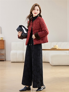 现货主推2025年冬装新款羽绒服复古提花加绒加厚套装女休闲阔腿裤图片