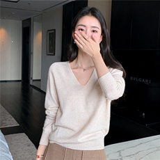 2025秋冬百搭时尚简约v领长袖套头衫舒适百搭，女装羊绒衫，玛卡隆羊绒