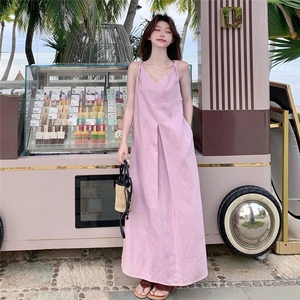 2025夏季新款宽松显瘦沙滩长裙连衣裙女超仙海边度假粉色吊带裙女图片