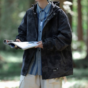迷彩冲锋衣外套男潮牌秋冬季防风防水宽松工装夹克休闲登山服图片