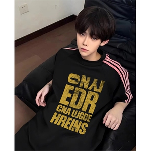 抖音得物品质二开240克宽松纯棉美式潮牌印花三条杠中性风短袖T恤图片