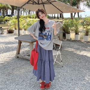 灰色慵懒风印花T恤套装裙女夏季2025小个子休闲减龄半身裙两件套图片