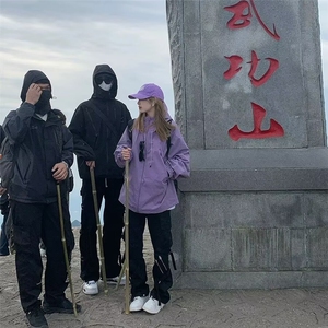 美式紫色户外冲锋衣外套男女款秋季2025新款高级感宽松运动登山服图片