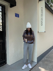 慵懒风撞色毛衣图片
