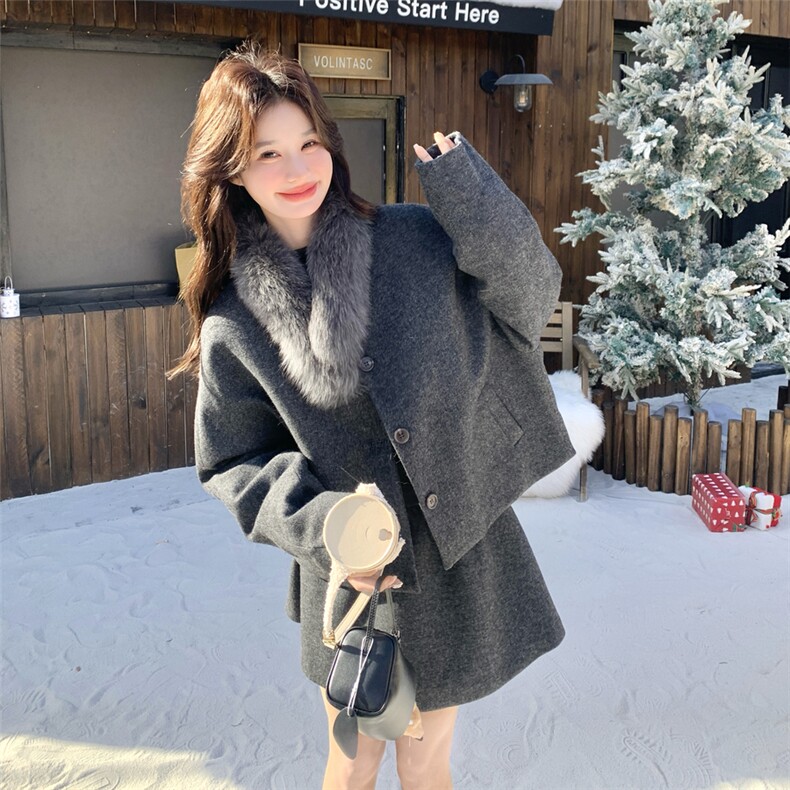 现货：冬季新款高级感复古休闲加厚灰色毛呢夹羽绒服套装加真毛领,女装羽绒服,2C135