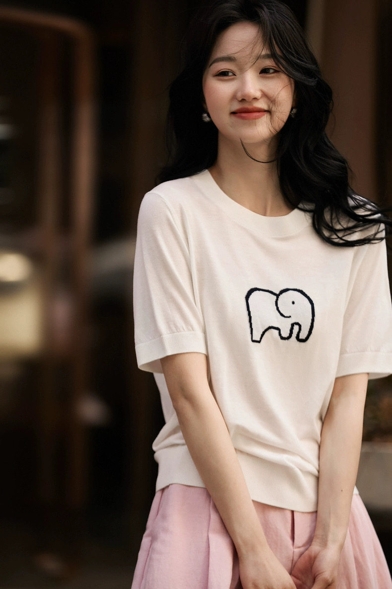 趣味减龄洋气小象刺绣短袖T恤设计感小众显瘦上衣,女装T恤,湘姗