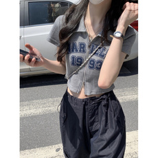 浅灰色