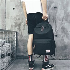 黑色