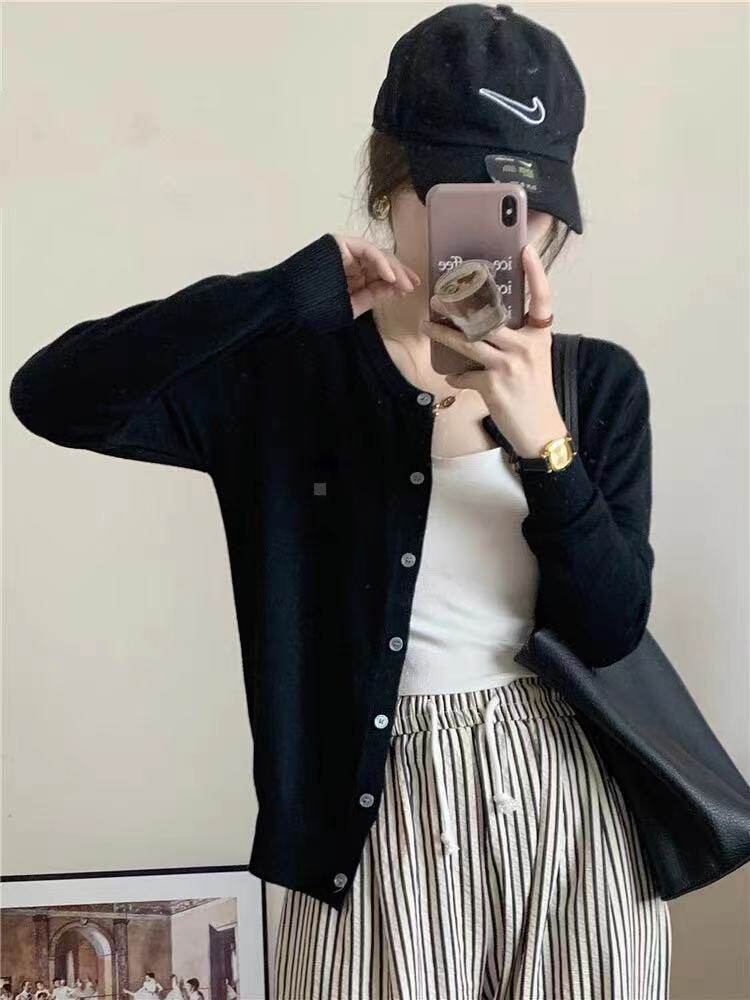 单排扣纯色圆领长袖2024年秋季时尚简约百搭针织衫，女装羊毛衫，百纯羊绒