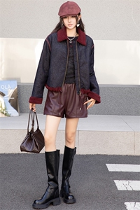 时尚拼接翻领加绒牛仔短外套女2024冬季新款小个子休闲羊羔毛棉服图片