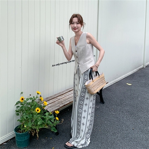 主推新款老钱风高级感单排扣马甲直筒裤女士套装2215-P185-K295图片