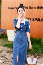 （现货）2026夏新款时尚方领气质显瘦休闲包臀薄料牛仔连衣裙女，女装连衣裙，印象茜