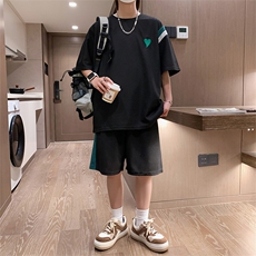 黑色