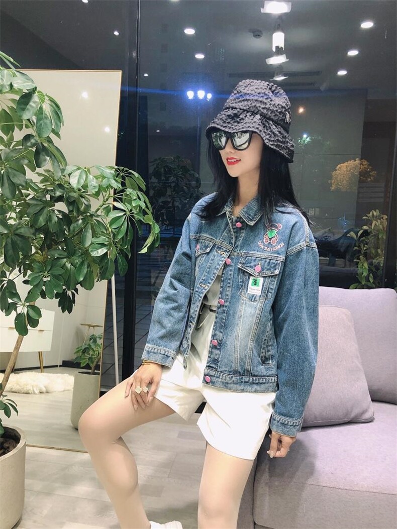 爆版粉熊刺绣亮钻外套，其它，金地雪