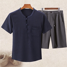 深蓝上衣+深灰短裤