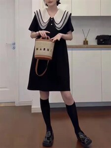 针织娃娃领连衣裙图片