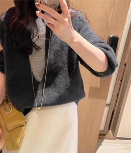 时尚潮流女士大V领羊毛衫两件套 修身显瘦百搭款图片
