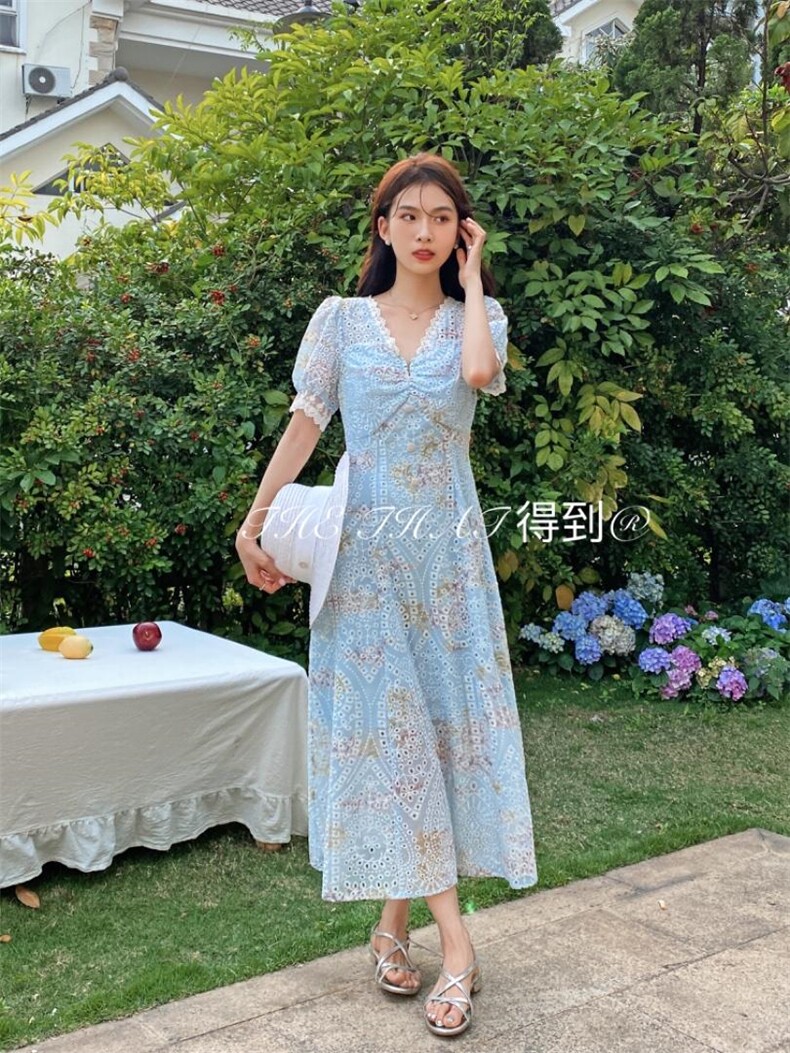 夏季刺绣花纹连衣裙，女装连衣裙，得到THETHAT