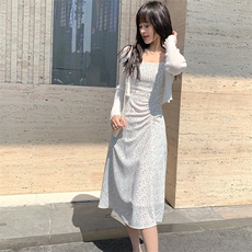 现货2024年春季网红女新款吊带碎花连衣裙加披肩针织两件套，女装连衣裙，煊芮熙